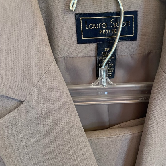 Suit - Picture 3 of 3